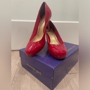 Madden Girl Red Hidden Platform Getta Pump size 8.5